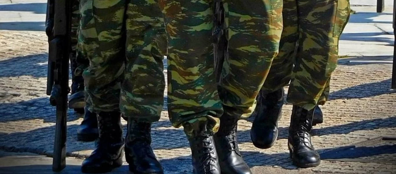 Στρατιωτική θητεία: «Πλημμύρισαν» τα στρατόπεδα από νεοσύλλεκτους - Θέλουν να γλιτώσουν το 12μηνο